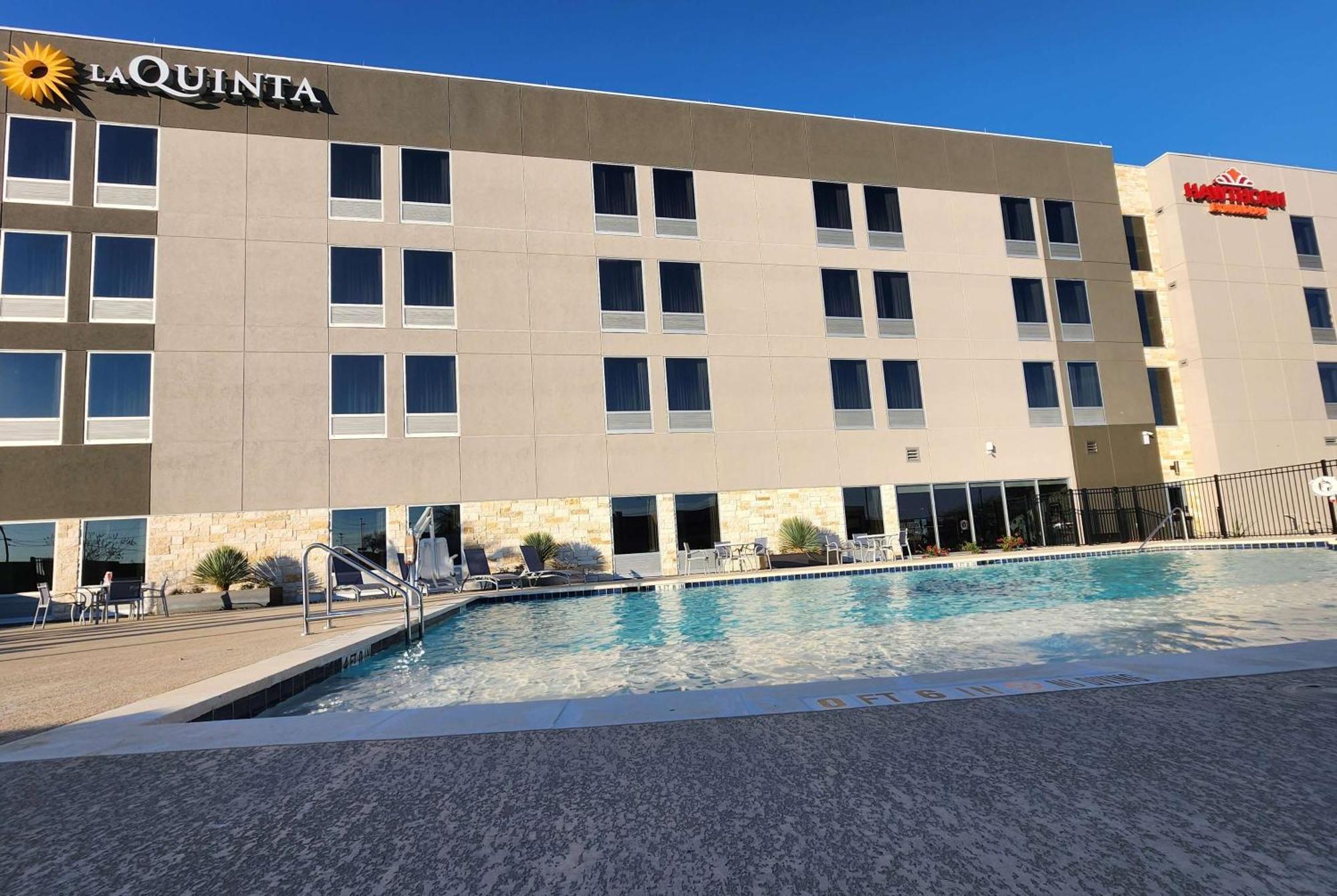 La Quinta Inn & Suites By Wyndham Del Río Exterior foto